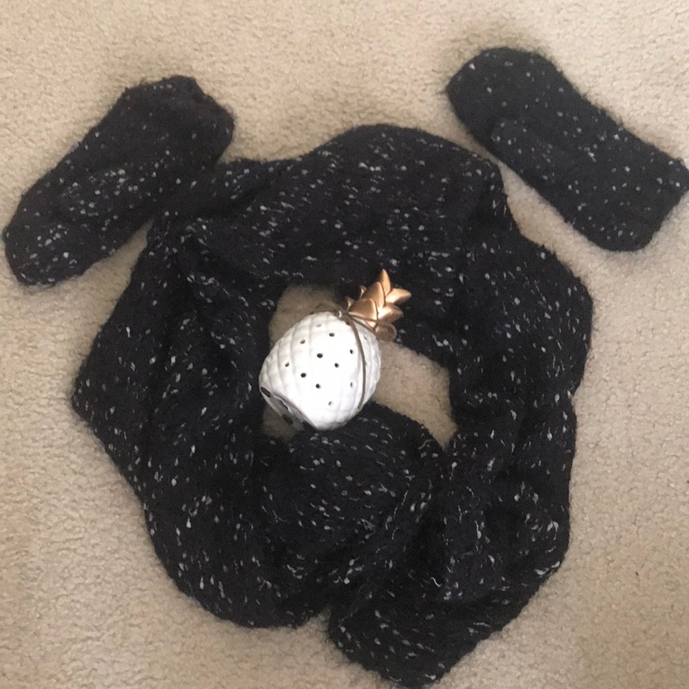 Infinity Scarf with mittens ❄️🌬☃️